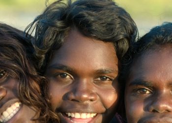 Better mental health outcomes through blended knowledge systems